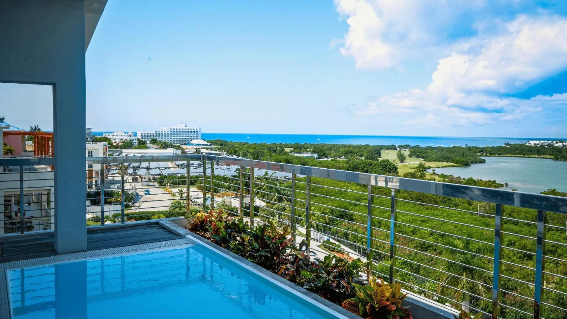 Penthouse 4-Bedroom With Private Pool Maho